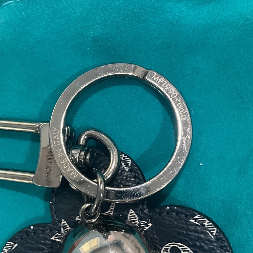 LOUIS VUITTON CHARM Bag charm vivienne kenkenjp Pop-up Exclusive - Picture 3 of 8